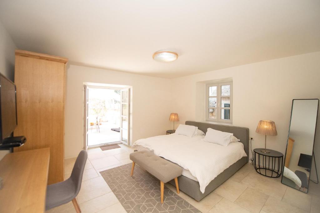 Katareo Apartments - 1