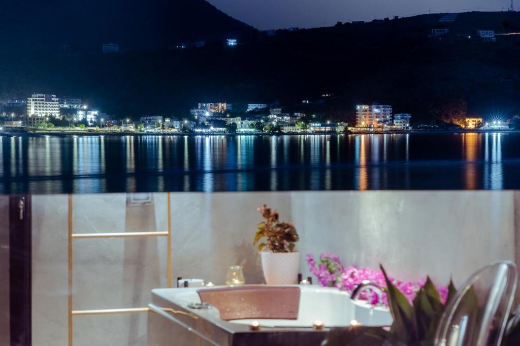 Rea Boutique Hotel - Image 11