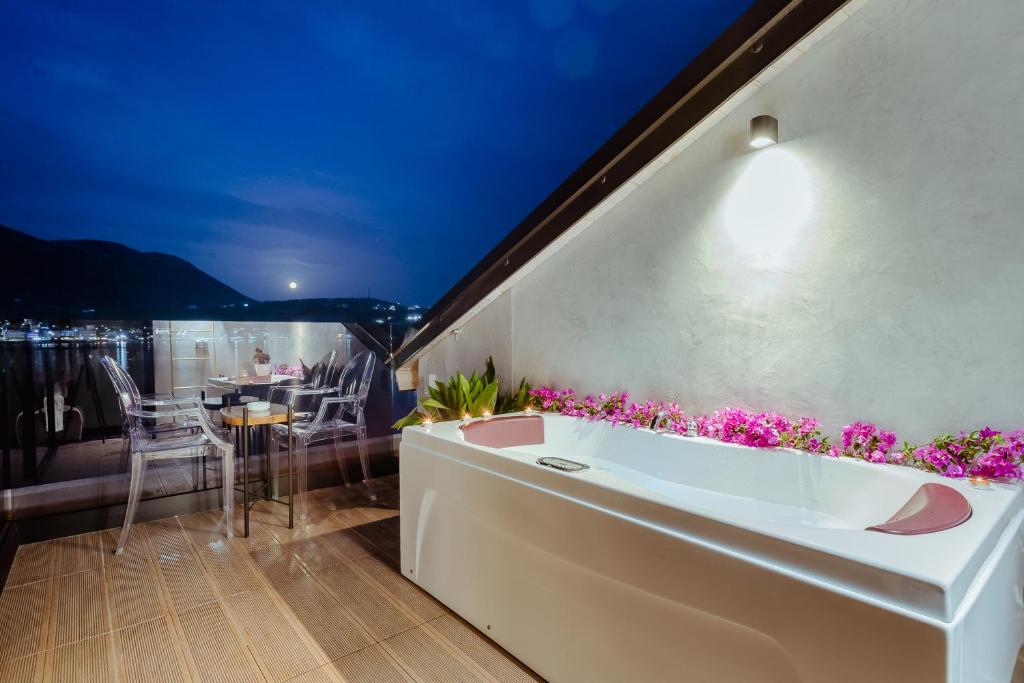Rea Boutique Hotel - Image 12