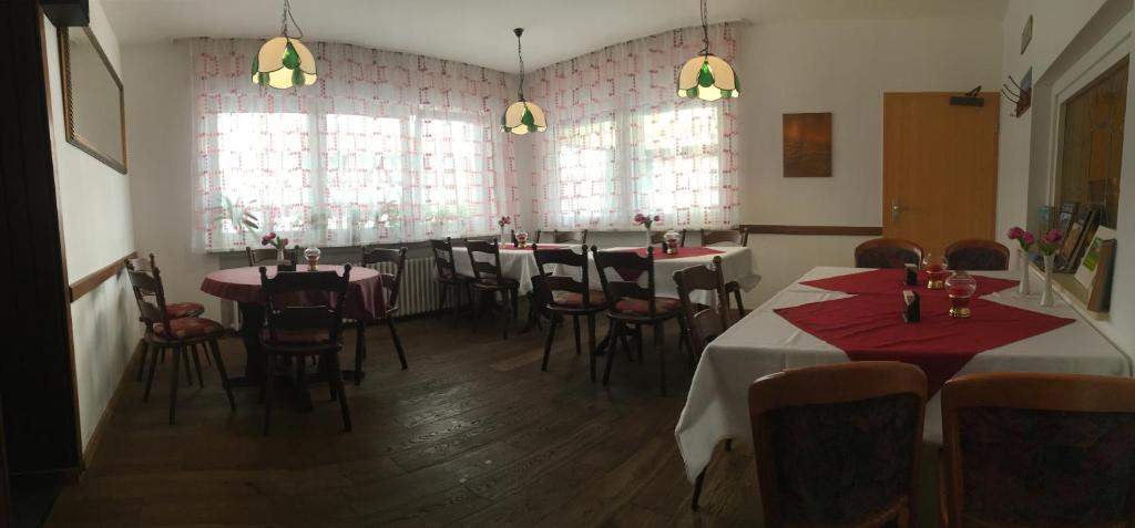 Restaurace v ubytování Hotel Gasthaus Felseneck