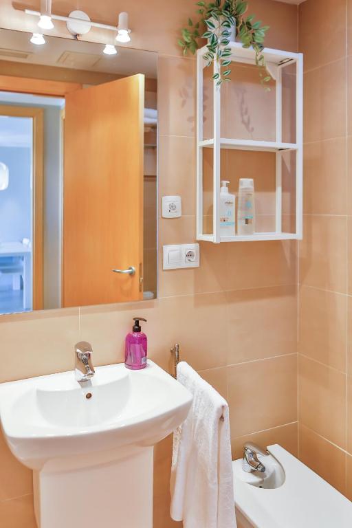Koupelna v ubytování Apartaments Les Palmeres Coma-ruga