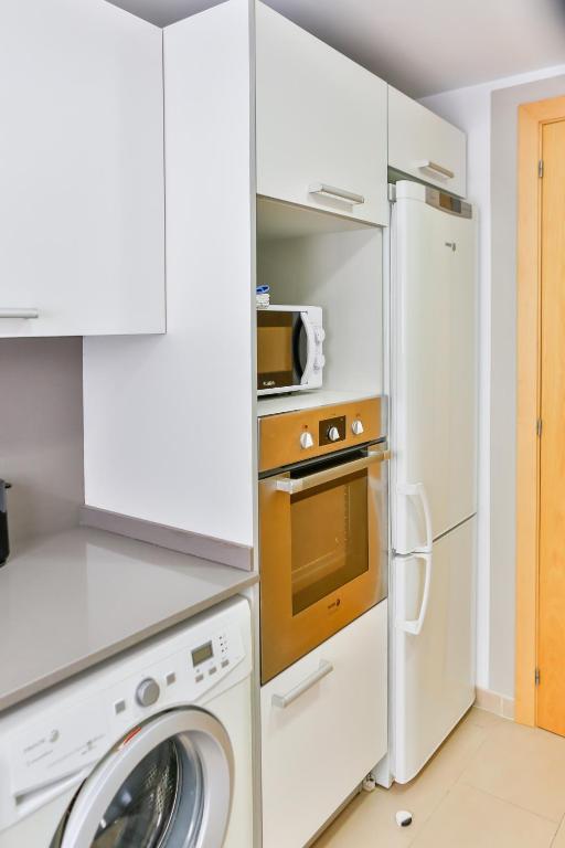 Kuchyň nebo kuchyňský kout v ubytování Apartaments Les Palmeres Coma-ruga