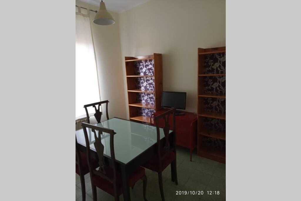 A television and/or entertainment centre at Alojamiento VuT Rupurupay B