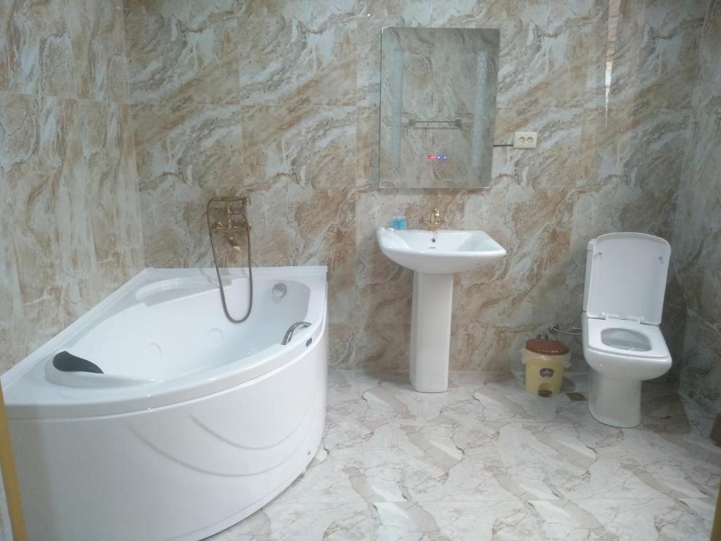 Koupelna v ubytování Hotel Royal
