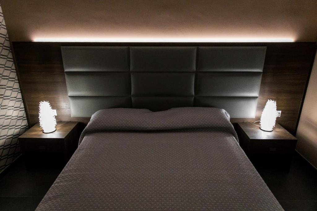 Postel nebo postele na pokoji v ubytování 4essences Boutique Rooms