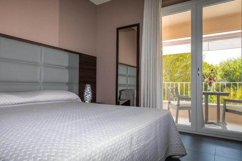 Postel nebo postele na pokoji v ubytování 4essences Boutique Rooms
