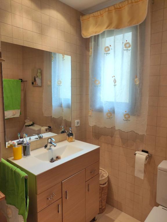 Koupelna v ubytování ACOGEDOR ÁTICO DÚPLEX EN TREMP