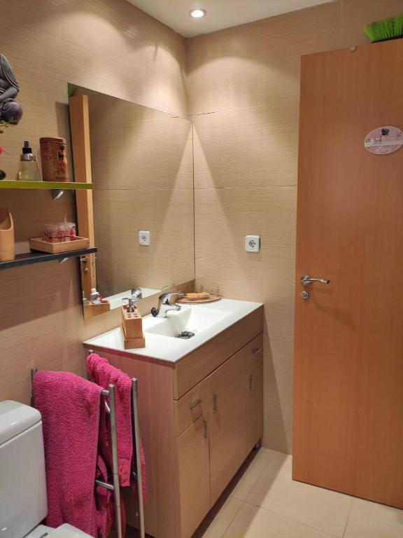 Kuchyň nebo kuchyňský kout v ubytování ACOGEDOR ÁTICO DÚPLEX EN TREMP