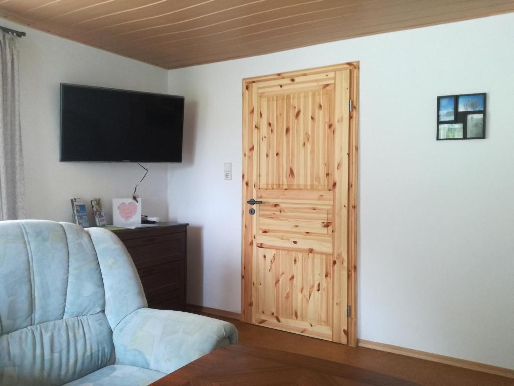 TV a/nebo společenská místnost v ubytování Ferienhaus Anni