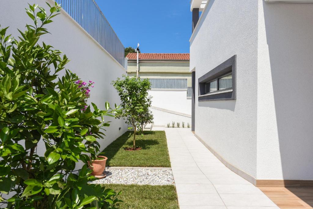 Vonkajšia záhrada v ubytovaní Villa Pjaula