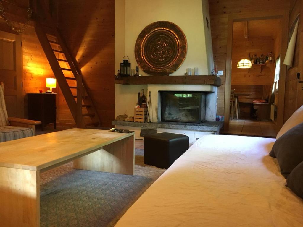Postel nebo postele na pokoji v ubytování Appartement - dans le chalet Carmazin