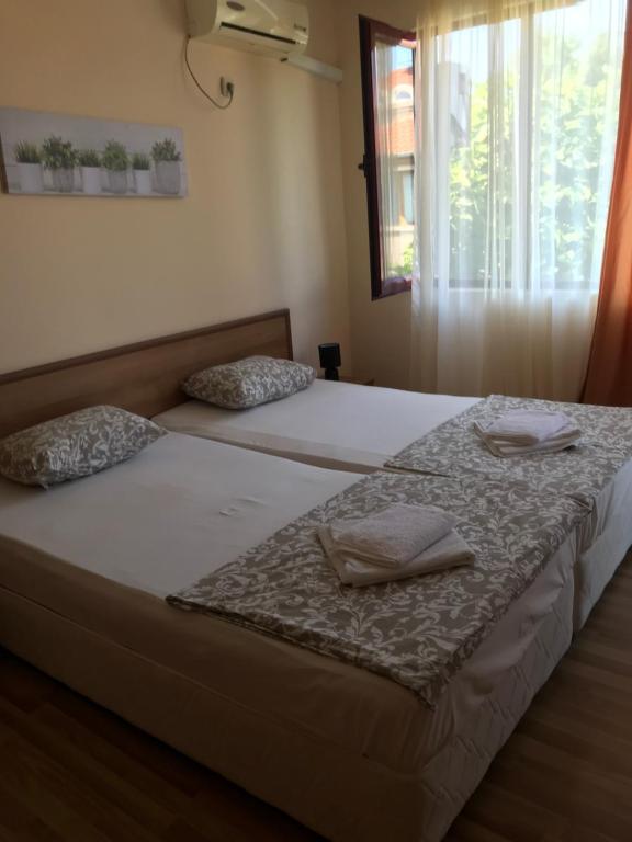 Postel nebo postele na pokoji v ubytování Family Hotel Astra