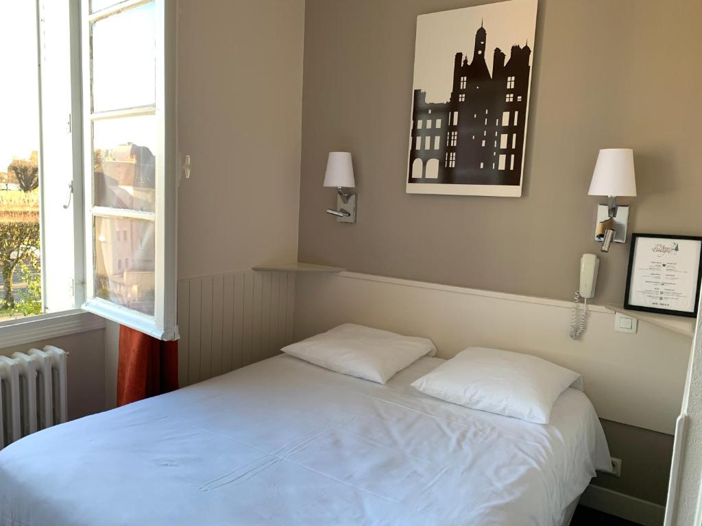 Hotel Anne De Bretagne BLOIS - Standard Double Room 10m2 (no Lift)