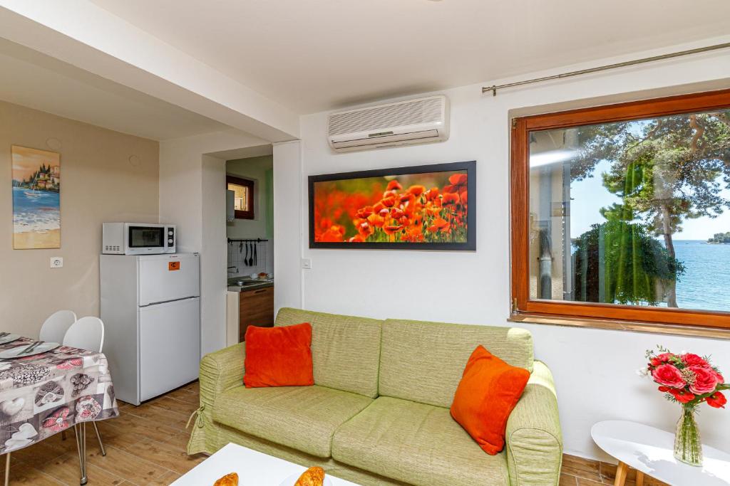 Kuchyň nebo kuchyňský kout v ubytování Al Mare Apartments