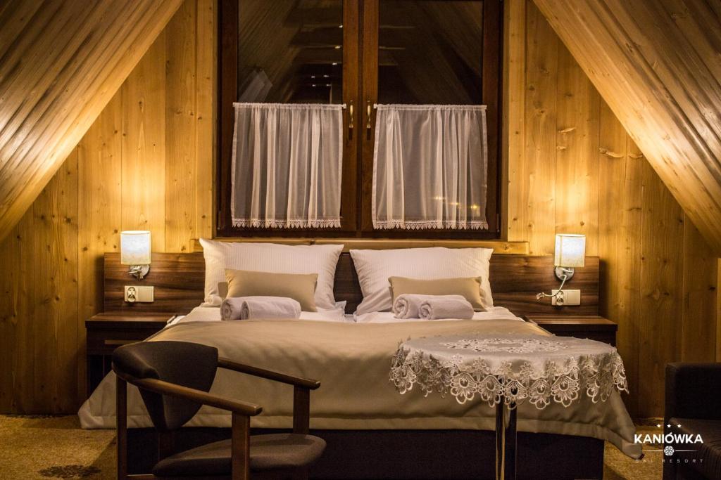 Säng eller sängar i ett rum på Kaniówka Ski Resort