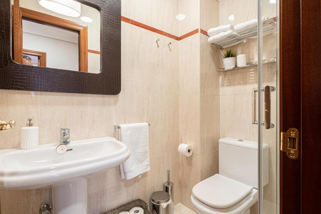 Koupelna v ubytování DE LA GUARDIA SUITE ROSAL