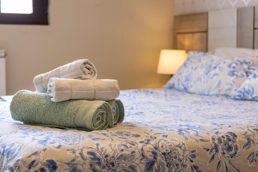 A bed or beds in a room at Apartamento Caño Badillo - Plaza Mayor - leonapartamentos