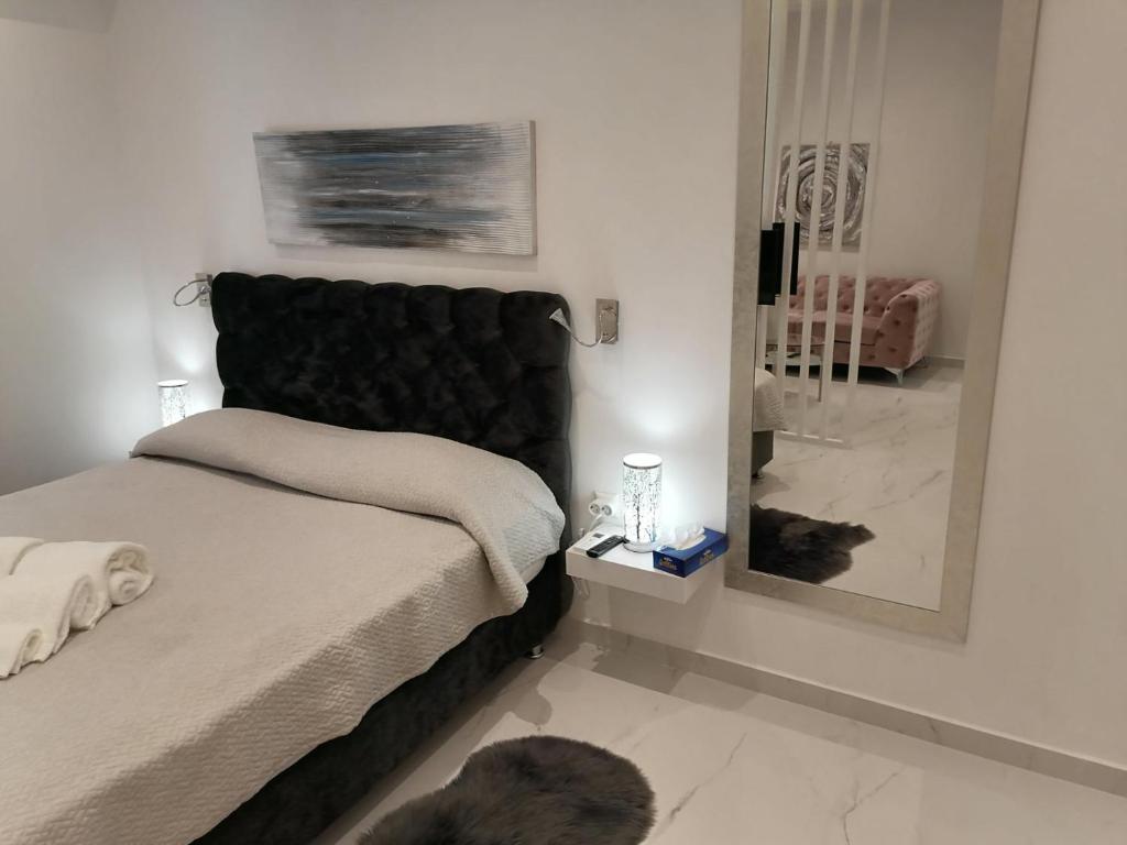 A bed or beds in a room at The Syntagma Luxury Suite