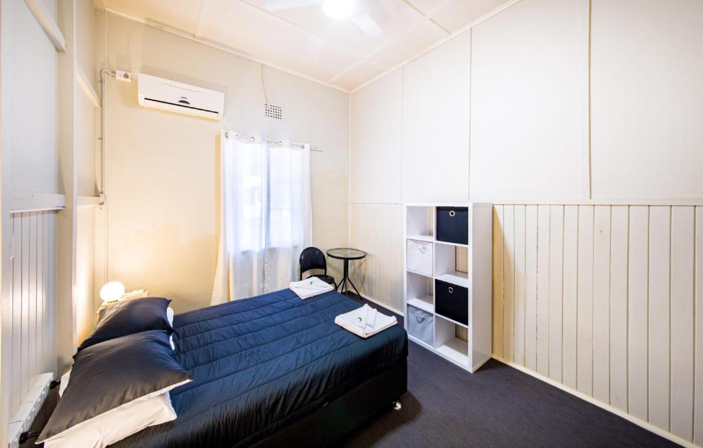 Postel nebo postele na pokoji v ubytování Commercial Hotel Kingaroy