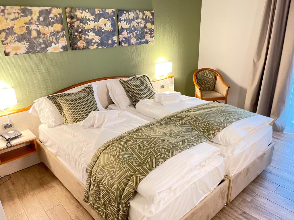 Łóżko lub łóżka w pokoju w obiekcie Hotel all'Orso