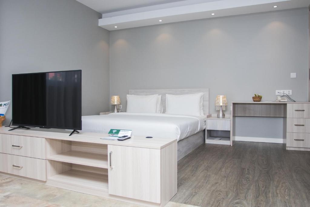 Postel nebo postele na pokoji v ubytování Cambodian Country Club