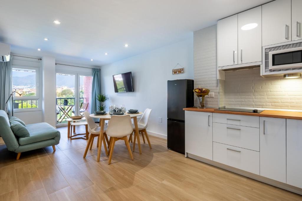 Luxury apartment in Benalmadena, Benalmádena, Spain - Booking.com