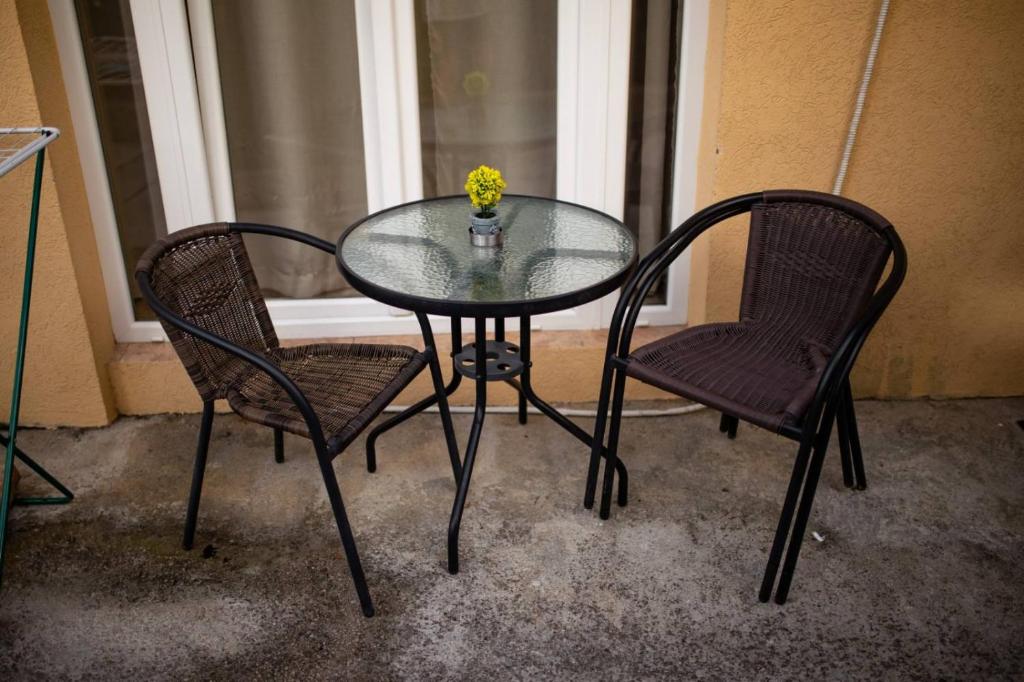 Foto dalla galleria di Petrovic apartmani a Tivat