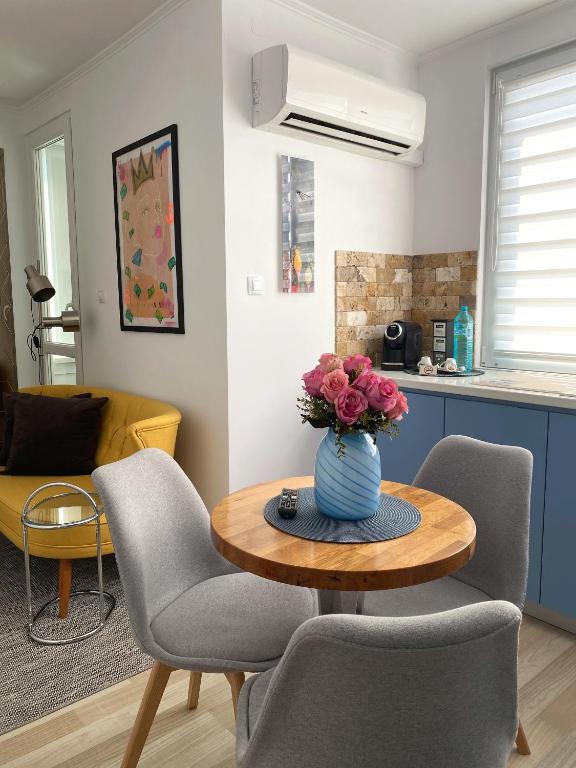 A seating area at Snow Sheep apART - апартамент с две спални
