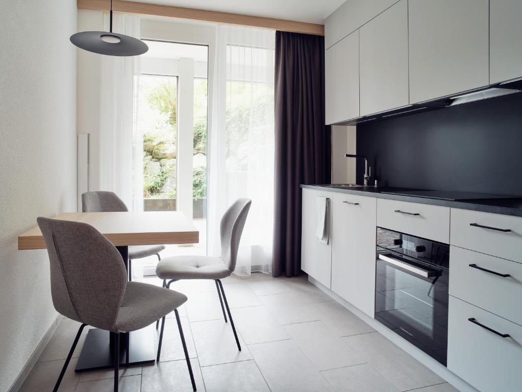 Kuchyň nebo kuchyňský kout v ubytování Hotel Neu-Schönstatt