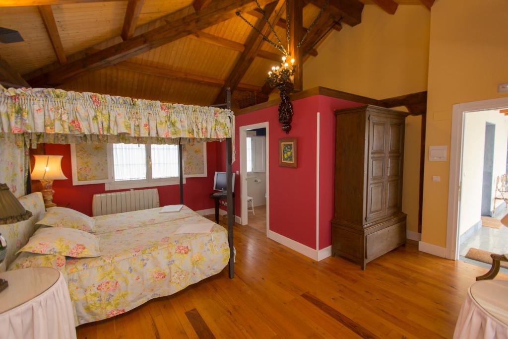 Postel nebo postele na pokoji v ubytování Hotel Rural Casa Xusto