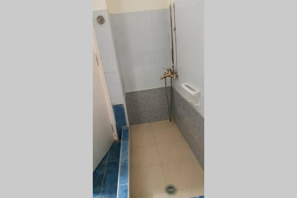 Kúpeľňa v ubytovaní Blue Apartment - Athens Center, 4 BD, 2 BATH