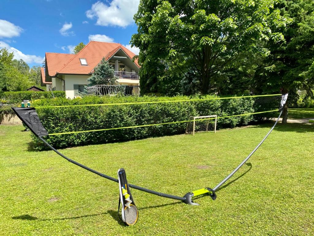 Vonkajšia záhrada v ubytovaní Villa Oliva Boutique Rooms Zamárdi