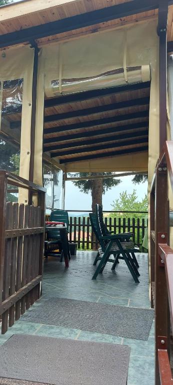 Balkon lub taras w obiekcie Napsugár Vendégház Bükkszentkereszt