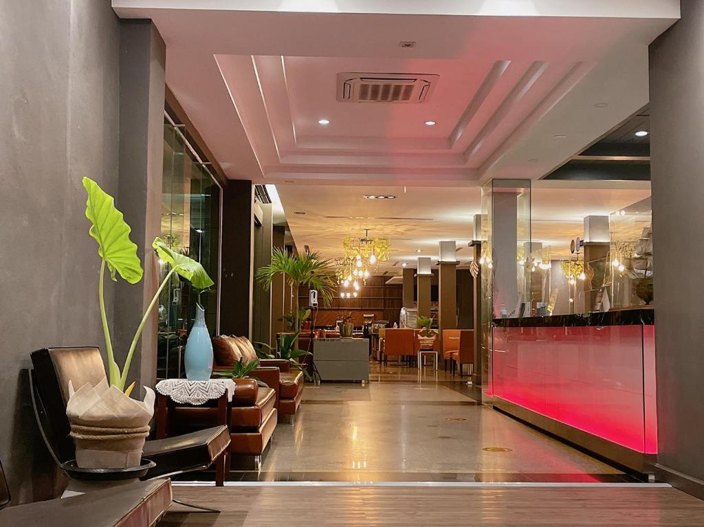 Posezení v ubytování C & N Hotel Patong, Phuket