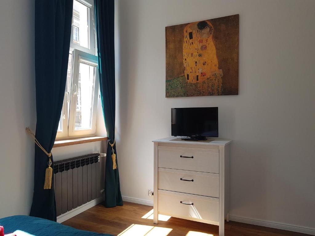 Televízia a/alebo spoločenská miestnosť v ubytovaní H&T Old Town Ogarna 97