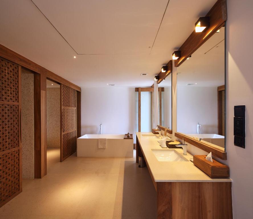 a bathroom with two sinks and a tub at Riff Hikkaduwa in Hikkaduwa