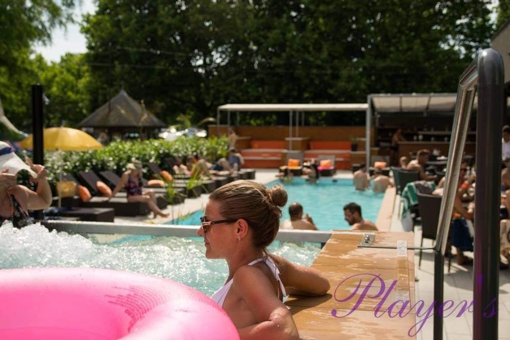 Player's Pool&Rooms vendégei