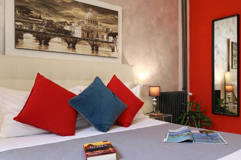 Łóżko lub łóżka w pokoju w obiekcie Grand Tour Rome Apartment - Liberty Collection