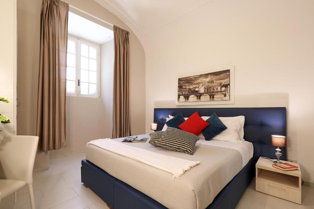 Łóżko lub łóżka w pokoju w obiekcie Grand Tour Rome Apartment - Liberty Collection