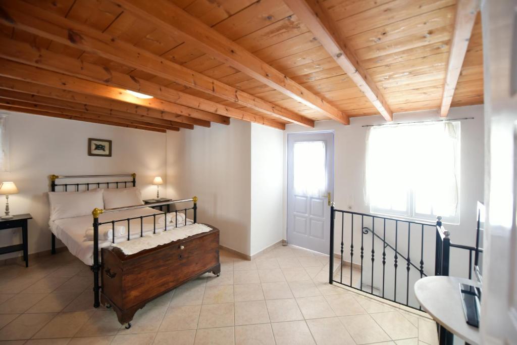 Postel nebo postele na pokoji v ubytování Arco I/ Downtown Rustic Apartment/4 min from port