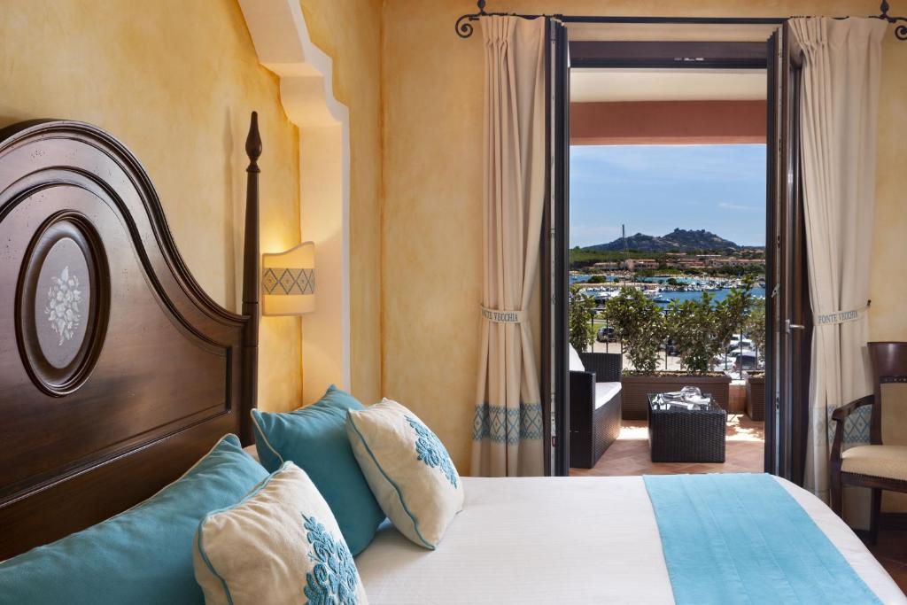Postel nebo postele na pokoji v ubytování La Vecchia Fonte Boutique Hotel
