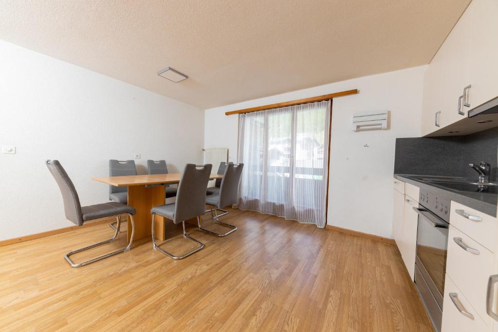 a kitchen and dining room with a table and chairs at Haus Slalom in Saas-Fee