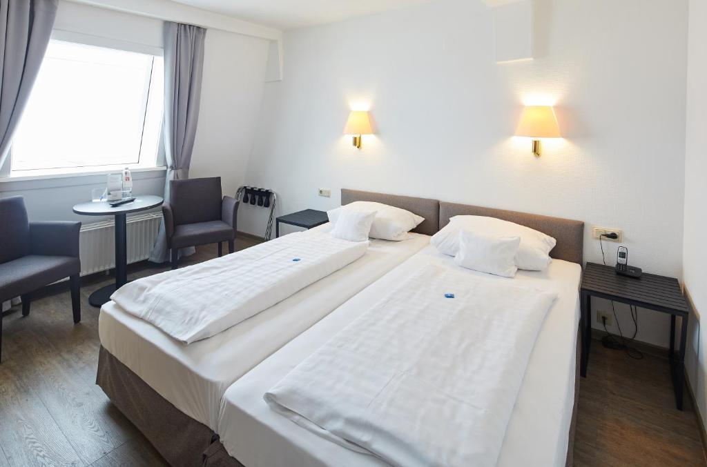 Postel nebo postele na pokoji v ubytování Hotel Klingelhöffer