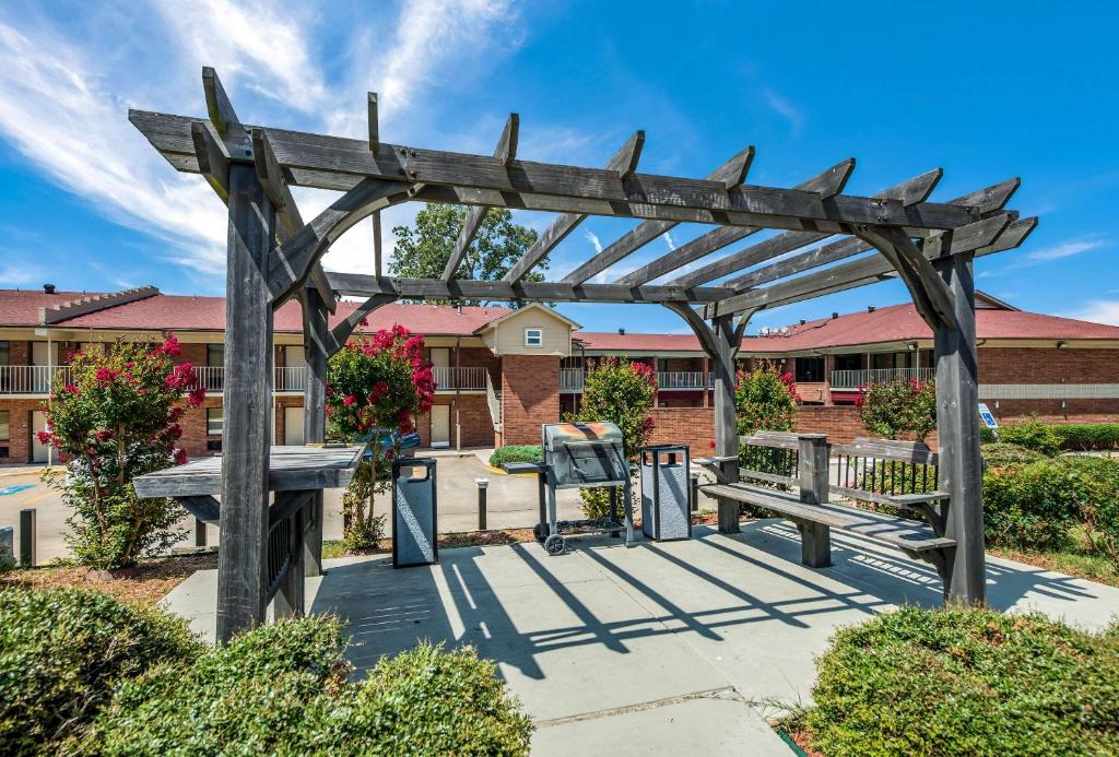 Zahrada ubytování Quality Inn Jacksonville near Little Rock Air Force Base