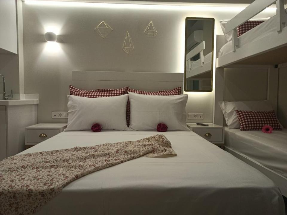 Posteľ alebo postele v izbe v ubytovaní Anastasia Mare Luxury
