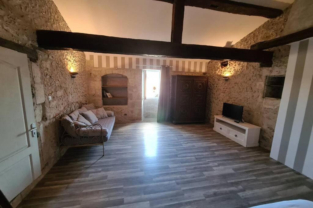 Gallery image of MAISON RESTAUREE 6 PERSONNES AU COEUR DU PERIGORD in Sourzac