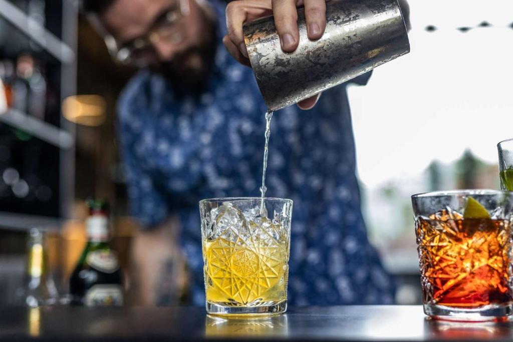 Bebidas em Peak 12 Hotel