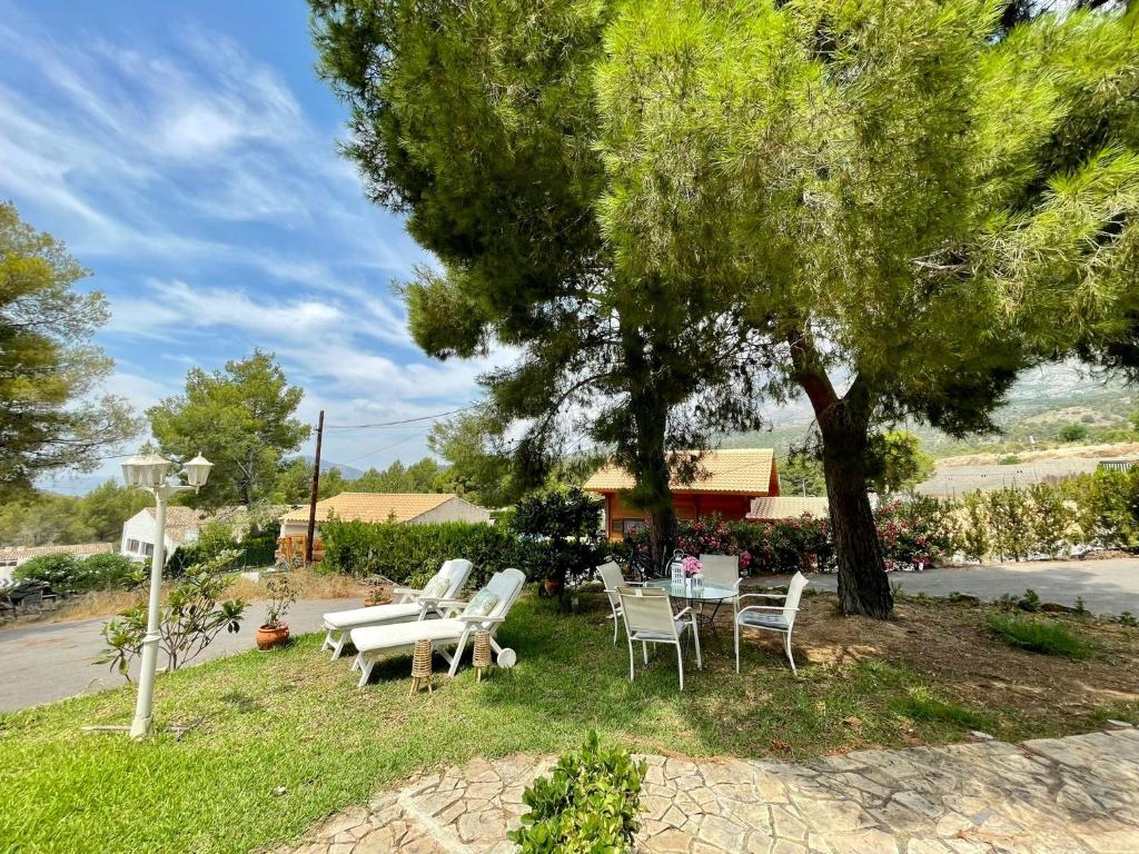 A garden outside Casa con encanto