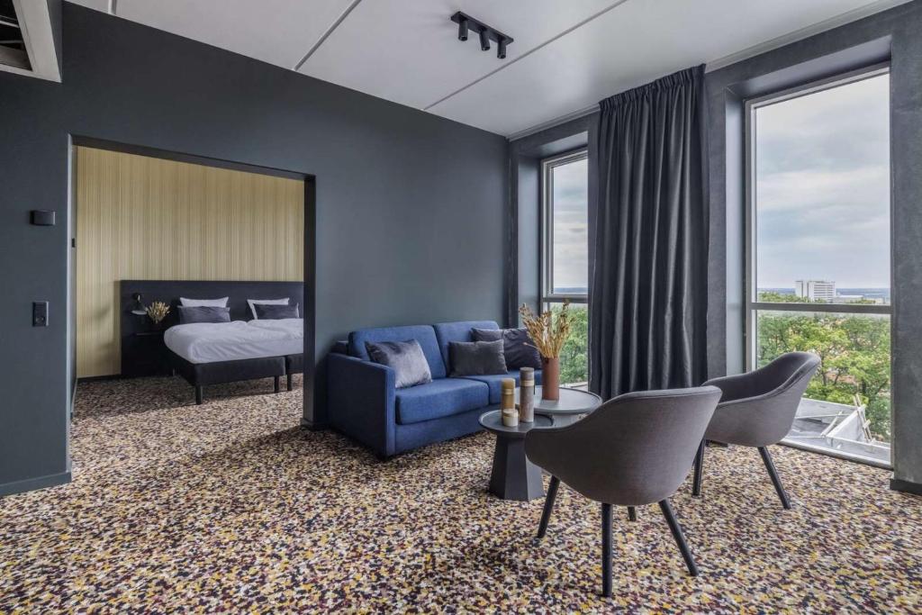 Uma cama ou camas num quarto em Peak 12 Hotel