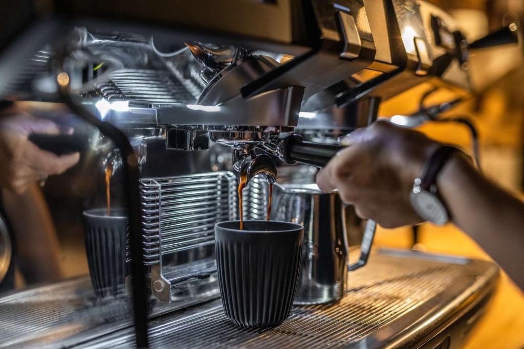 Comodidades para chá e café em Peak 12 Hotel